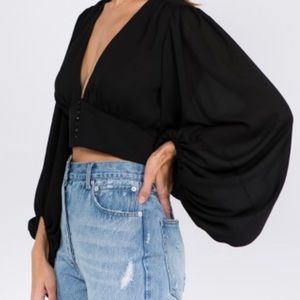 DEEP V-NECK OVERSIZED SLEEVE CROP TOP